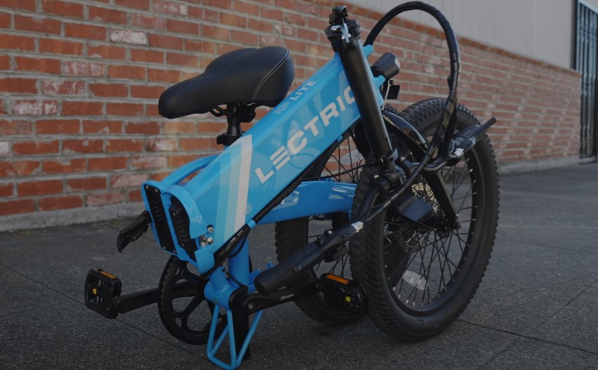 Compact electric bike, ready for urban adventures